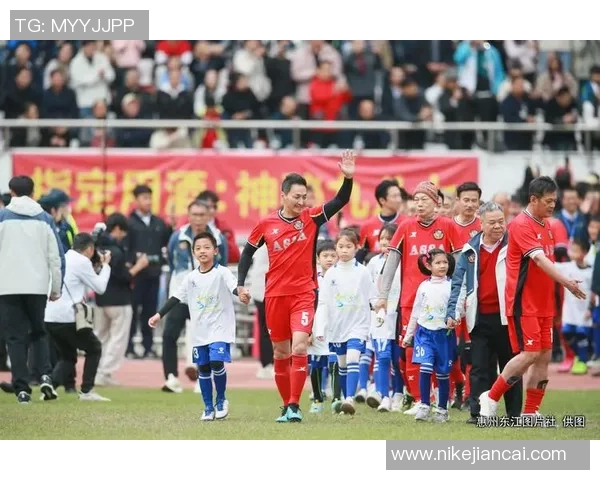 上海足球明星赛阵容揭晓球迷期待精彩对决与明星球员同场竞技