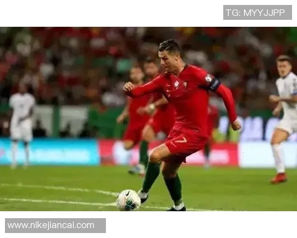 C罗最新动态揭秘足球明星在赛场外的生活与未来计划